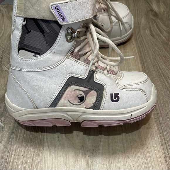 Burton white and pink girls freestyle snowboarding boots size 3 - Picture 2 of 6